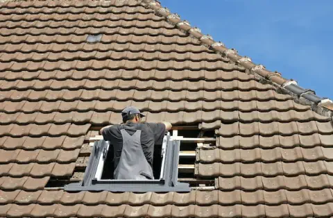 Pose de velux - Avon-les-Roches